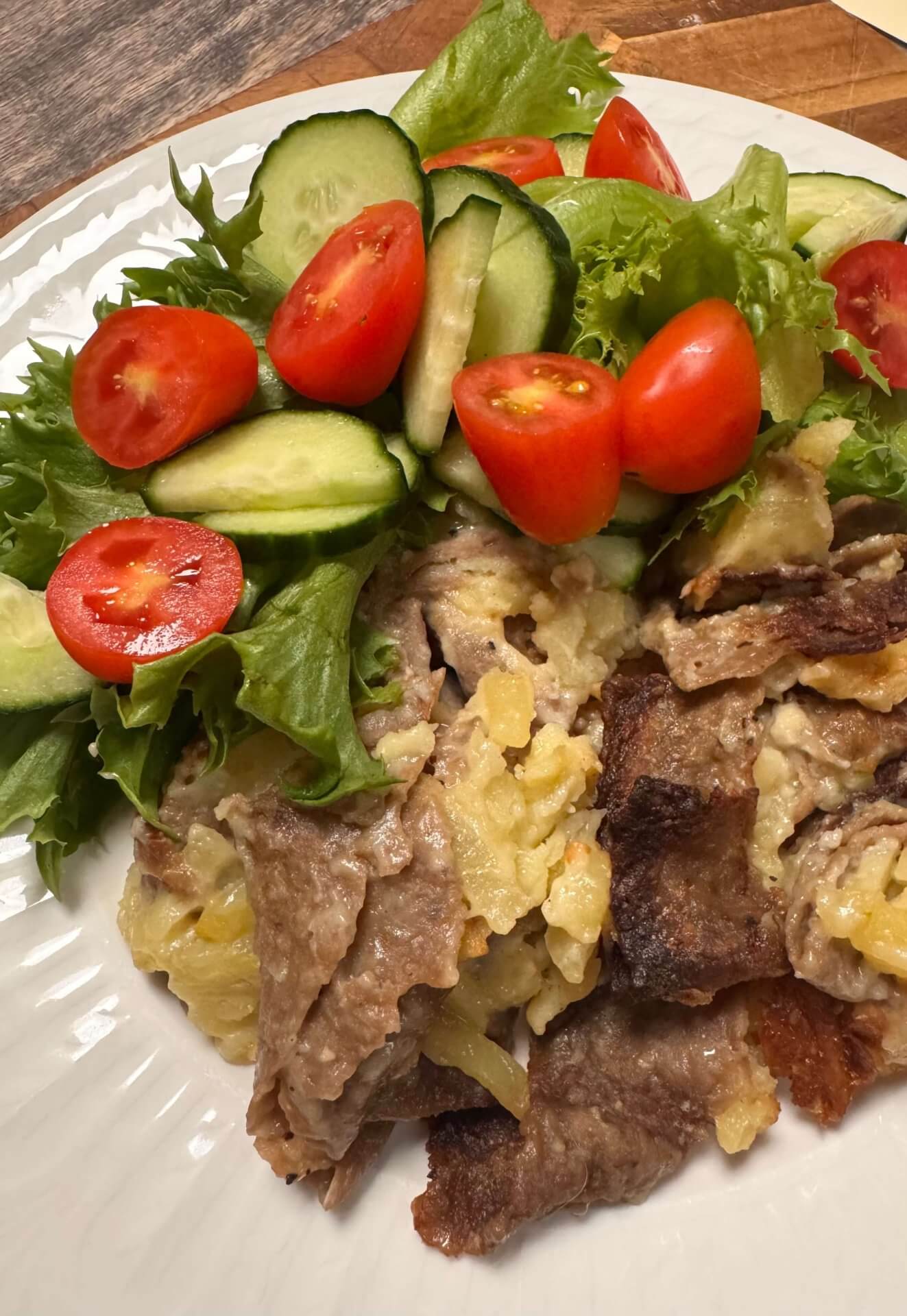 Juustoinen kebabkiusaus – sieltä, mistä aita on matalin