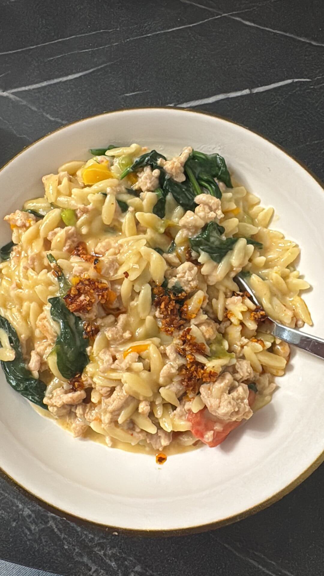 Kermainen kana–kasvis-orzo
